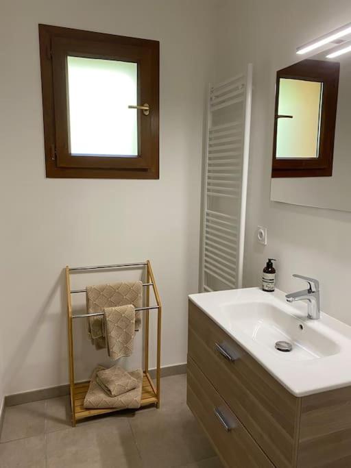 Gorgeous 2 Bedroom, 2 Full Bath, Ski In Apartment! Winner Of 2025 And 2024 Traveller Award! Morzine Esterno foto