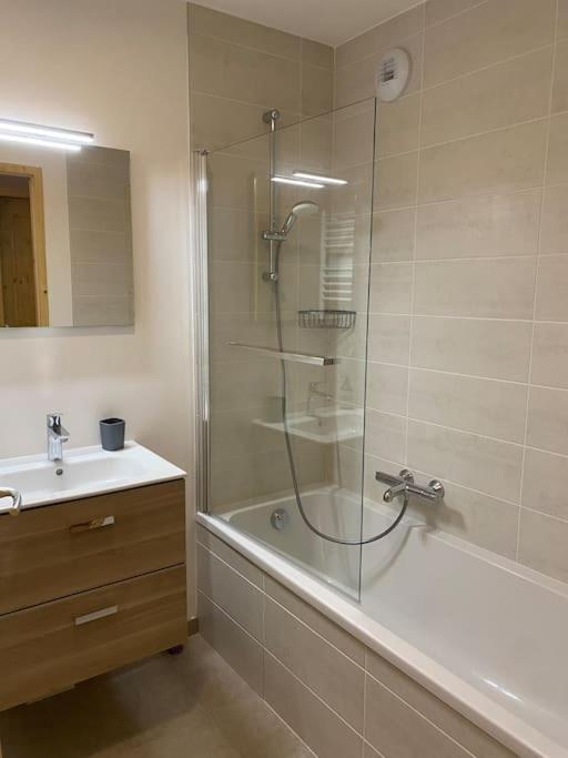 Gorgeous 2 Bedroom, 2 Full Bath, Ski In Apartment! Winner Of 2025 And 2024 Traveller Award! Morzine Esterno foto