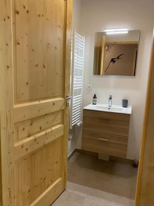 Gorgeous 2 Bedroom, 2 Full Bath, Ski In Apartment! Winner Of 2025 And 2024 Traveller Award! Morzine Esterno foto